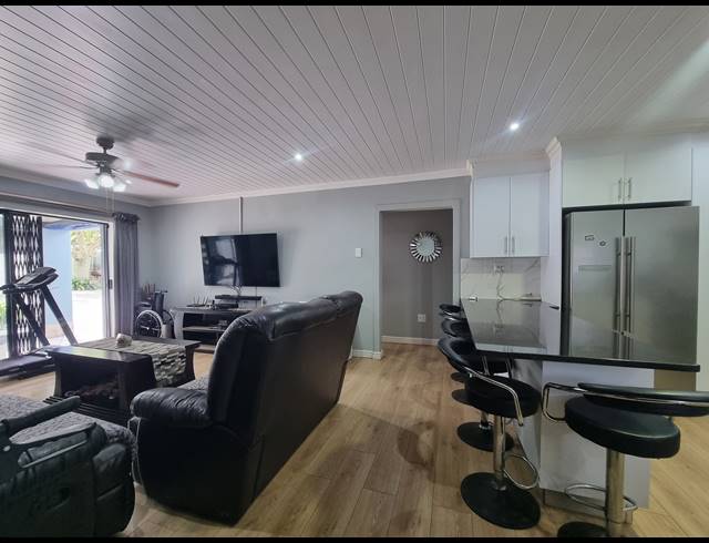 6 BEDROOM FREESTANDING FOR SALE IN DANA BAY